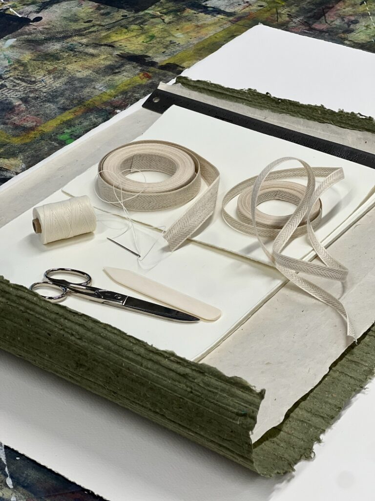 Binda böcker och göra artist books